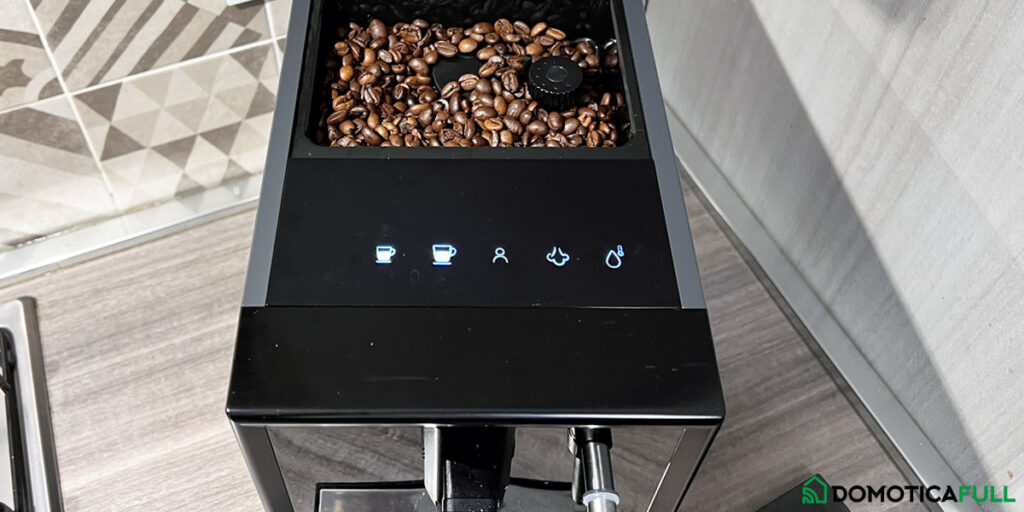 display della macchina del caffe cecotec matic ccino vaporissima